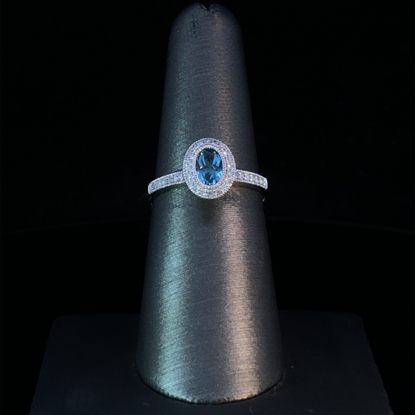 150400 - 1.08 ctw blue topaz and diamond ring