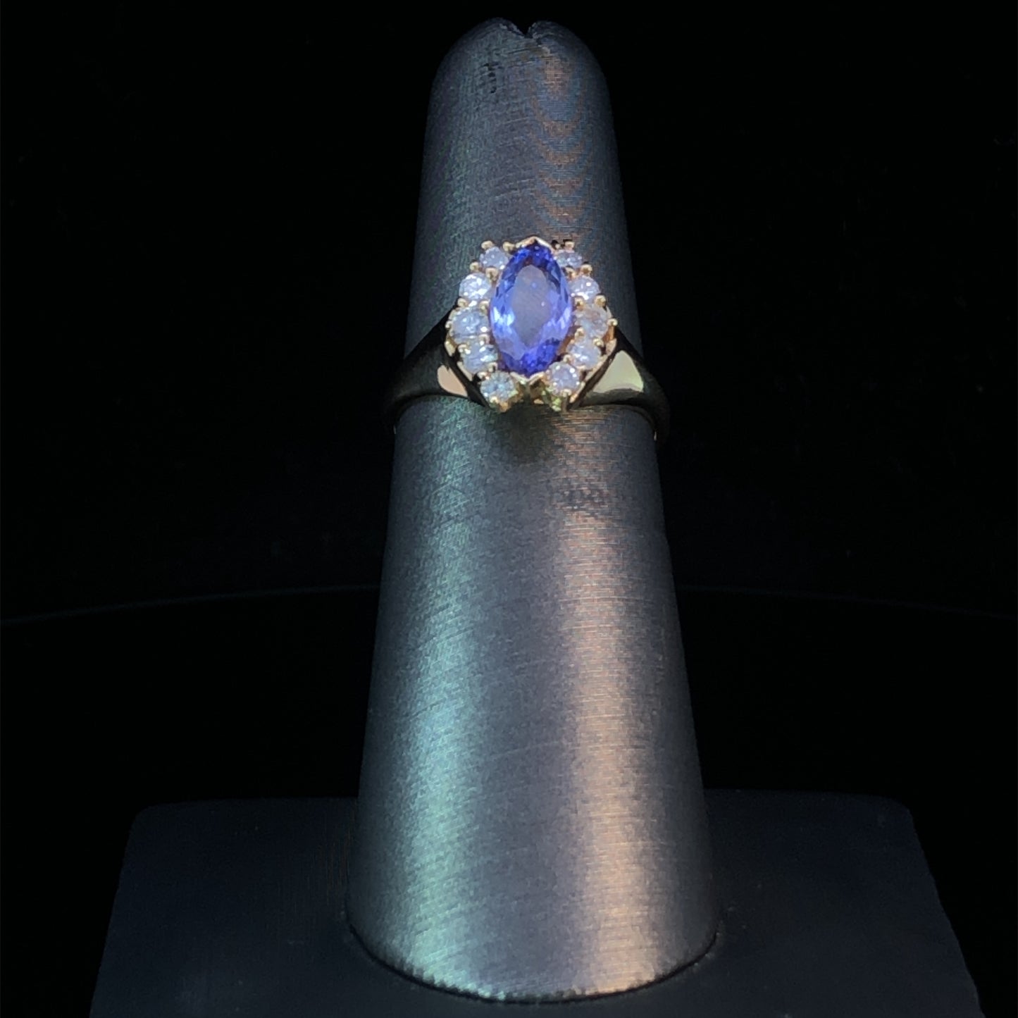 112112 - 1.36 ctw tanzanite and diamond ring