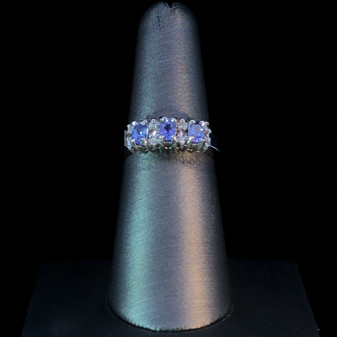 113916 - Tanzanite and diamond ring