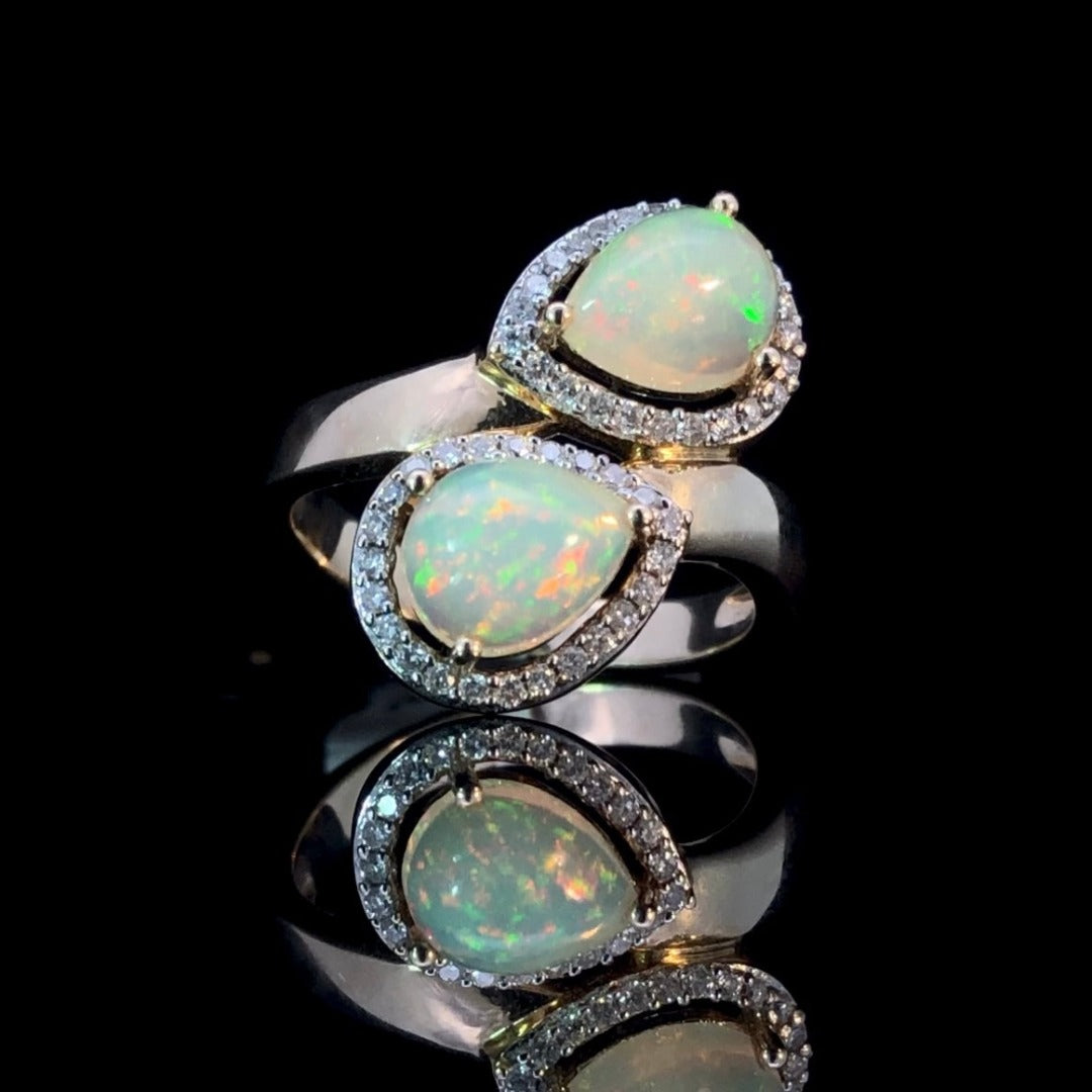 155520 - Opal and diamond ring