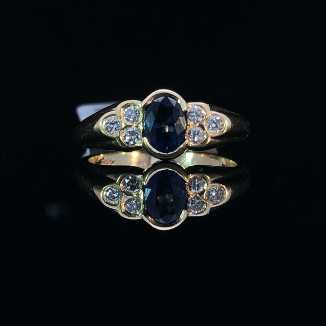 100039 - Sapphire and diamond ring
