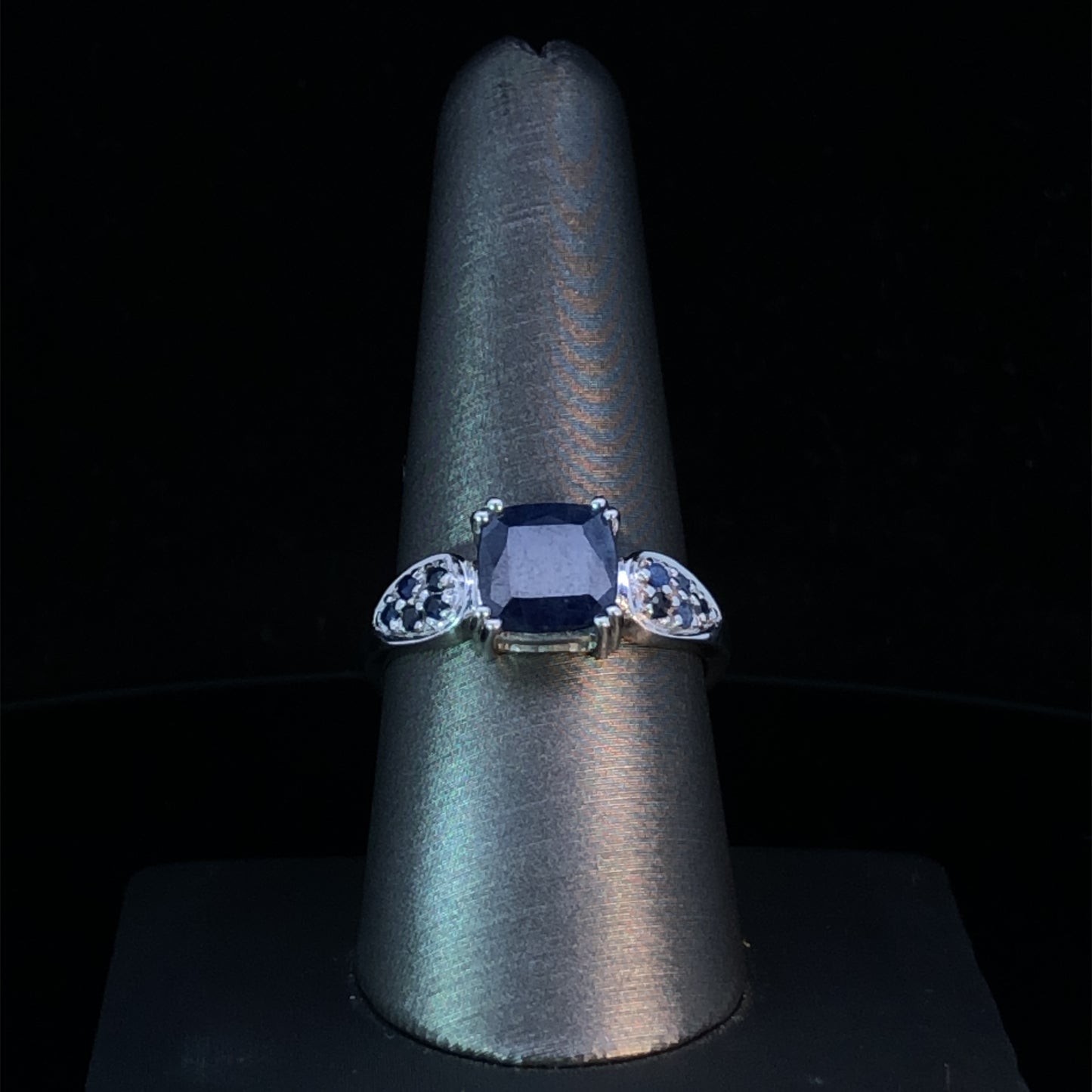 135751 - Sapphire Ring