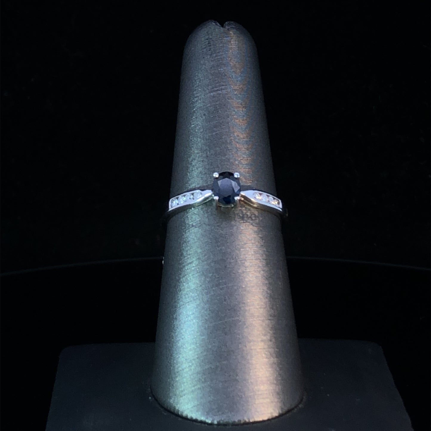 141358 - Sapphire and diamond ring
