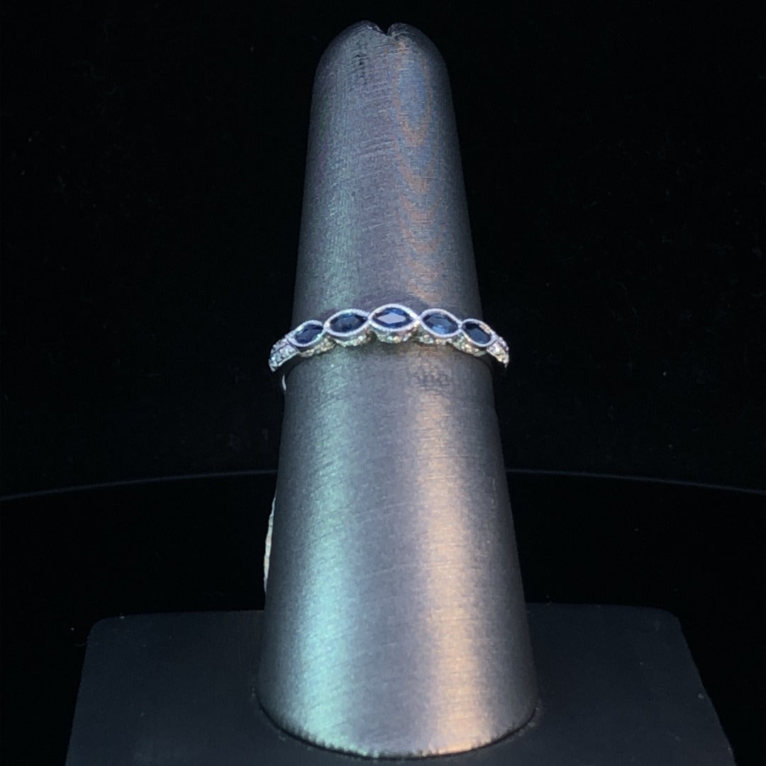 143093 - .16 ctw Sapphire and diamond ring