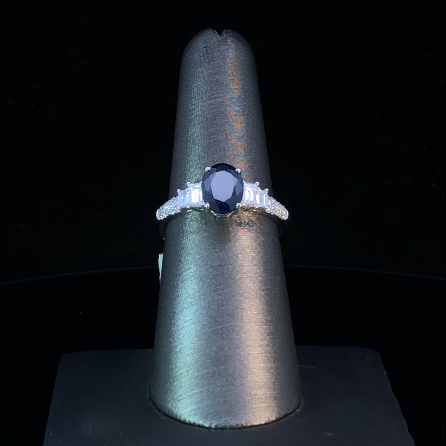 160453 - 1.75 ctw sapphire and diamond ring