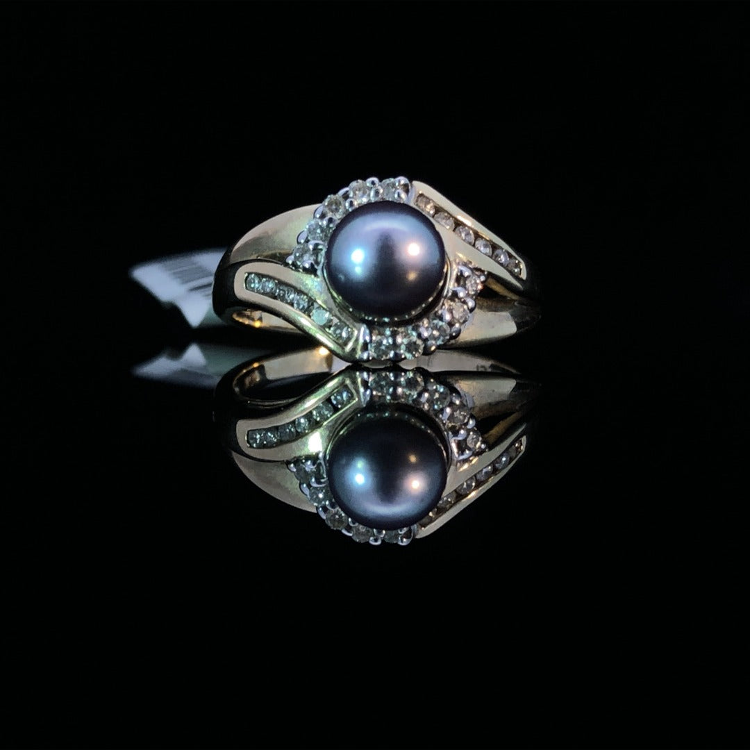 128560 - .23 ctw diamond and pearl ring