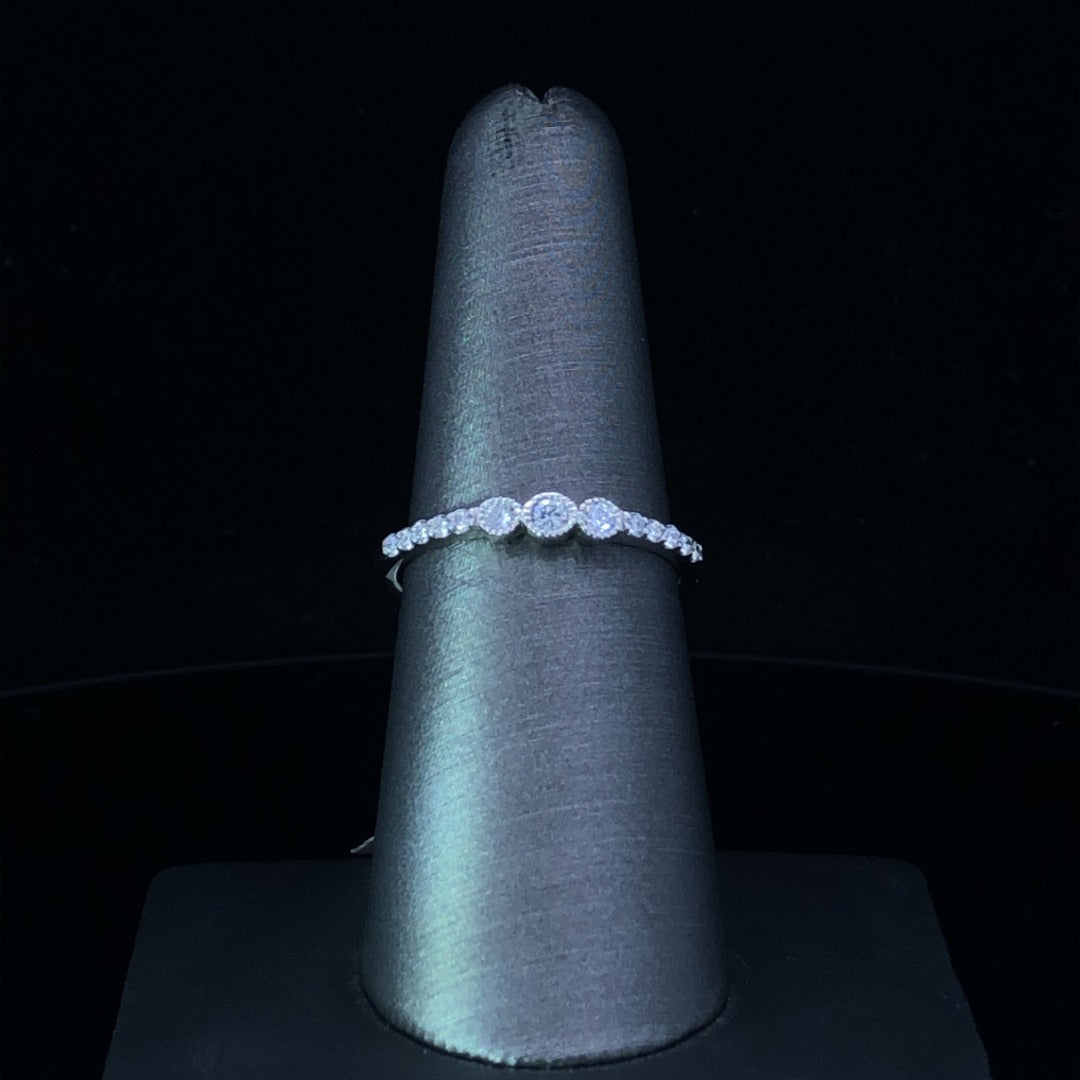 156396 - .20 ctw diamond band