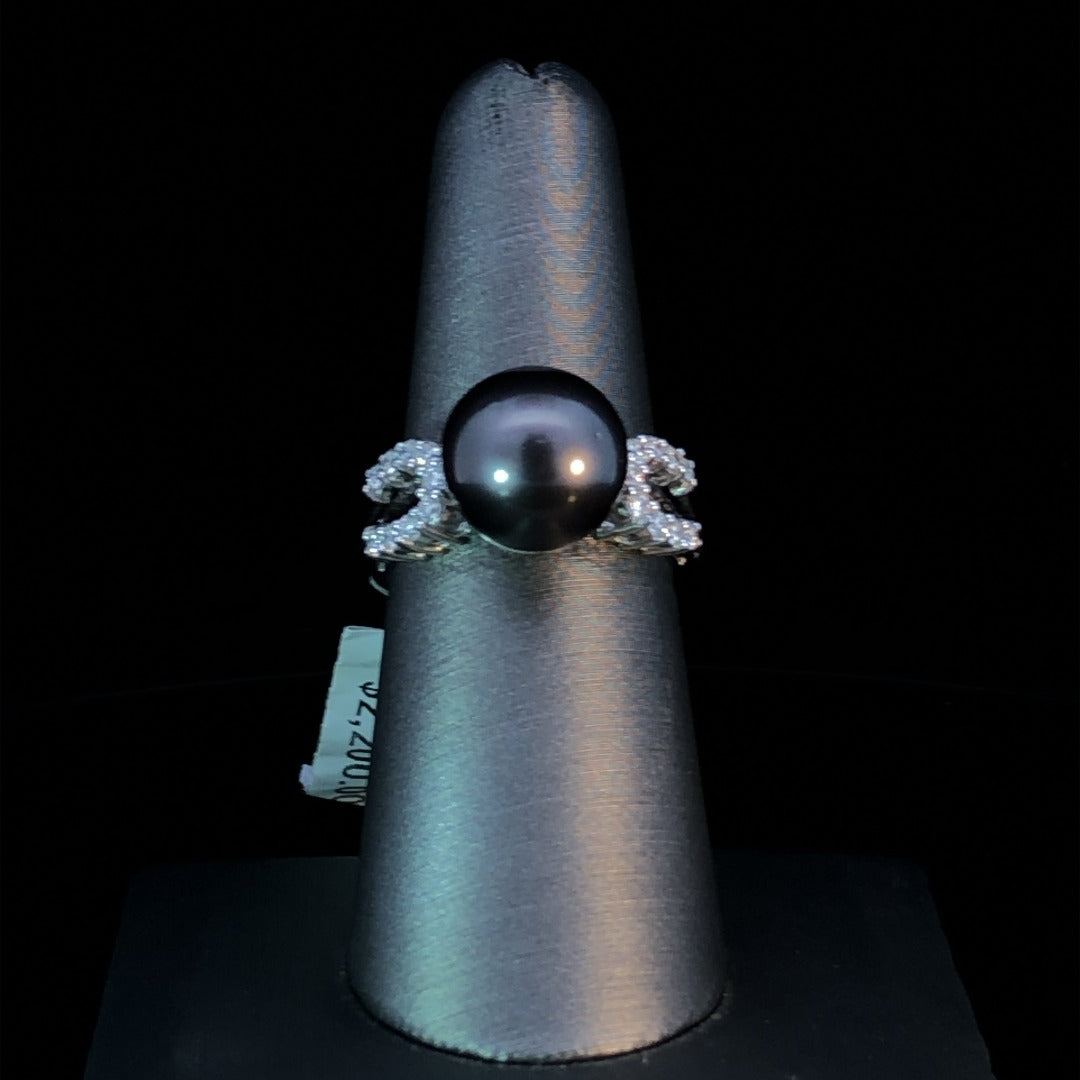 137581 - .33 ctw Diamond and Tahitian Pearl Ring