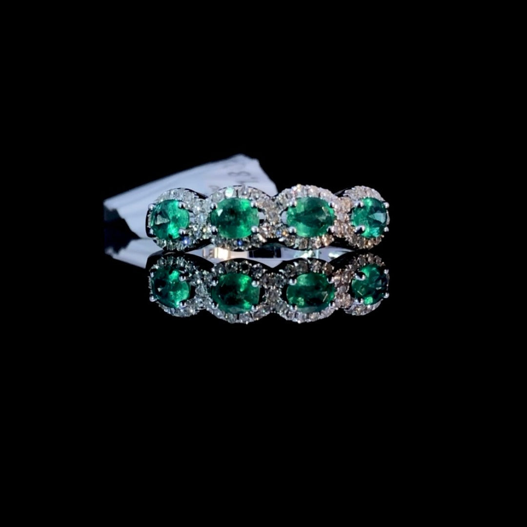 158911 - .33 ctw diamond and emerald ring