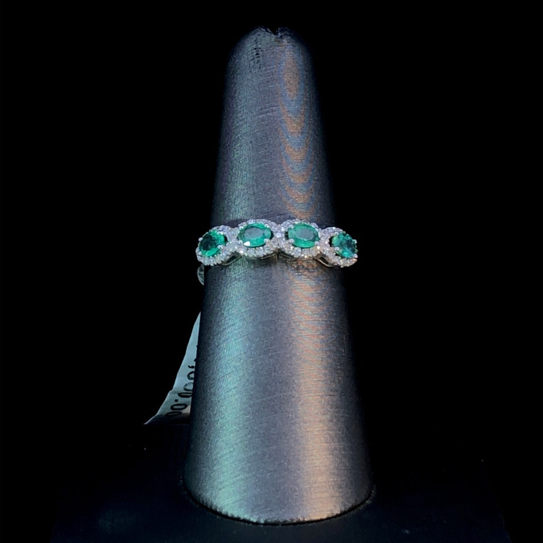 158911 - .33 ctw diamond and emerald ring