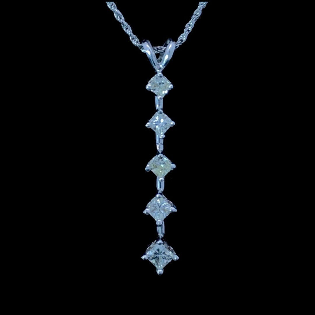 128799 - 1.01 ctw diamond pendant