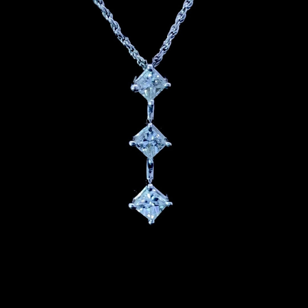 128991 - 1.00 ctw diamond pendant
