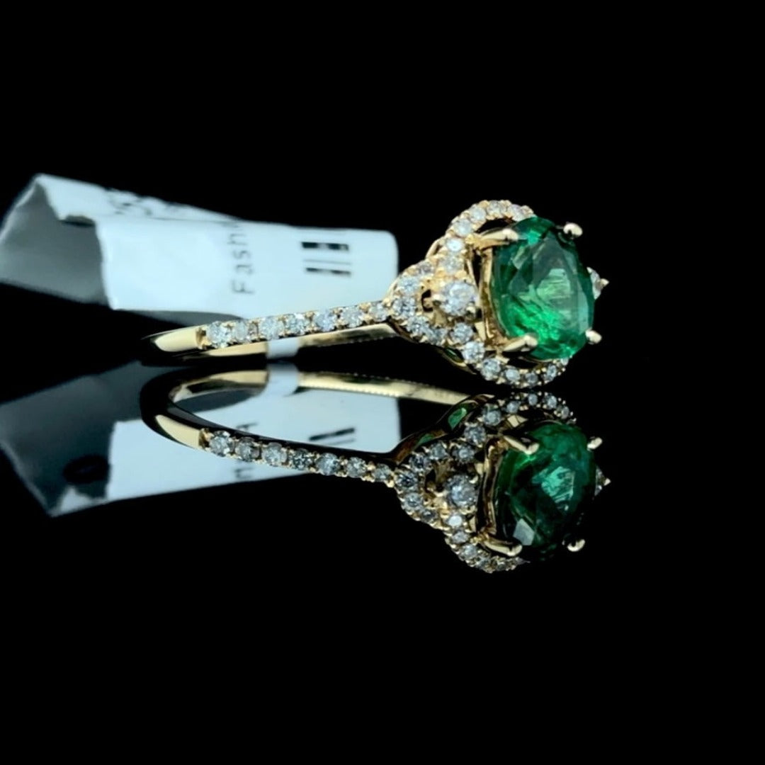 160753 - 1.03 ctw emerald and diamond ring