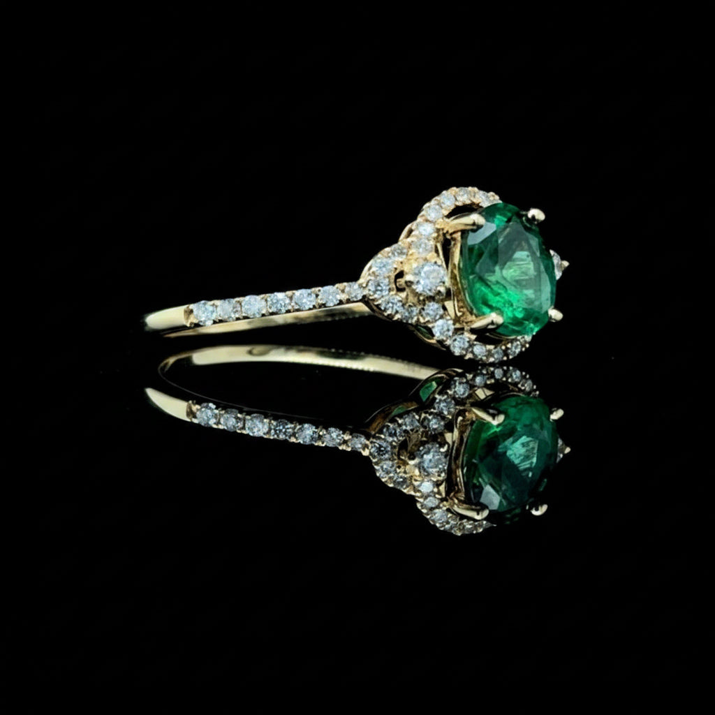 160753 - 1.03 ctw emerald and diamond ring
