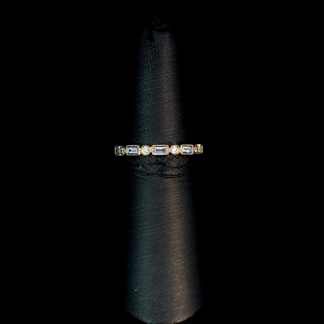 165902 - .29 ctw diamond band