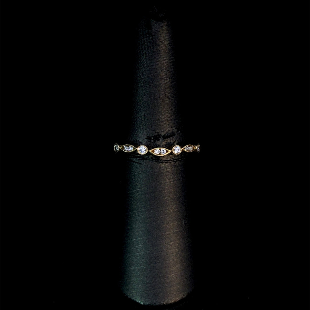 165935 - .17 ctw diamond band