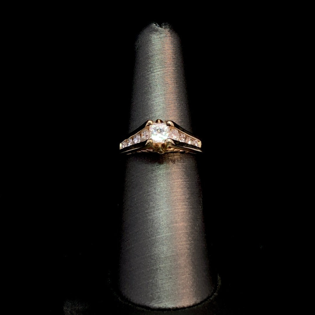 102067 - 1.00 ctw diamond ring
