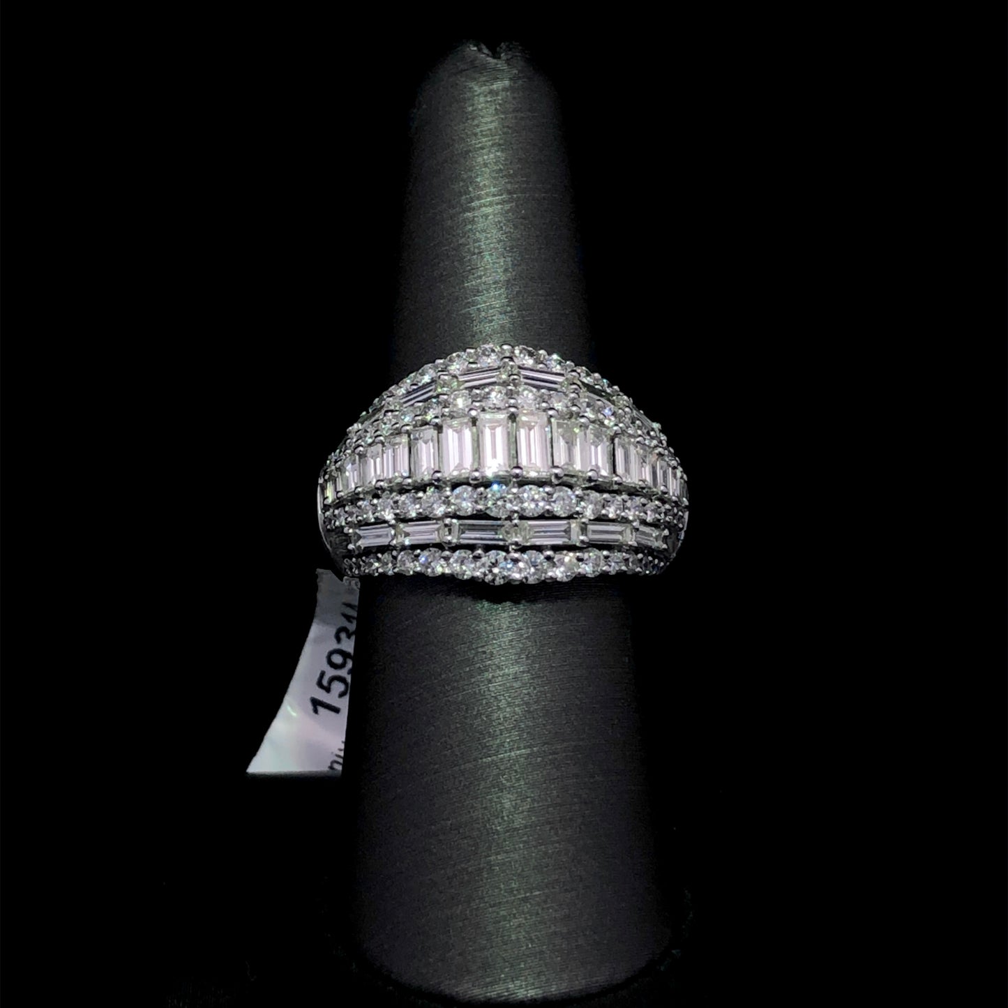 159314 - 3.20 ctw diamond ring