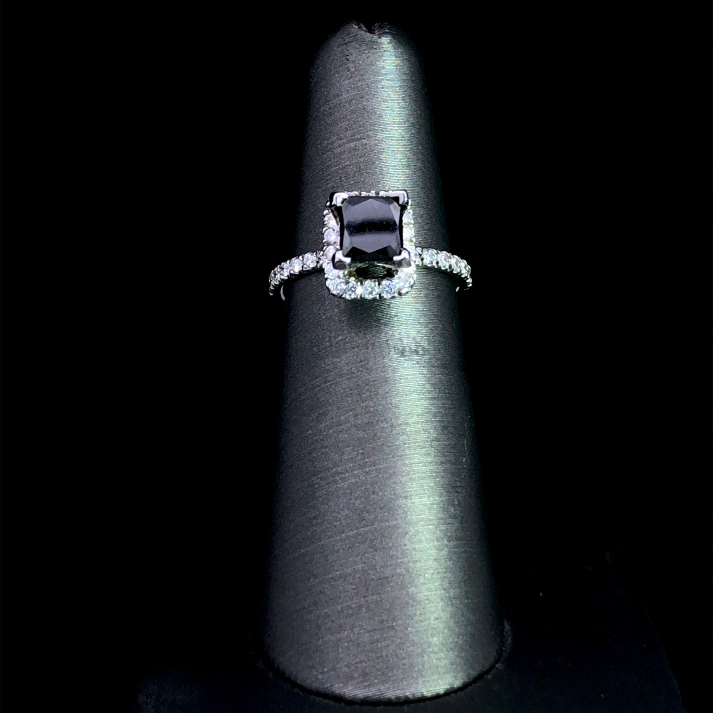 156550 - 1.86 ctw diamond ring