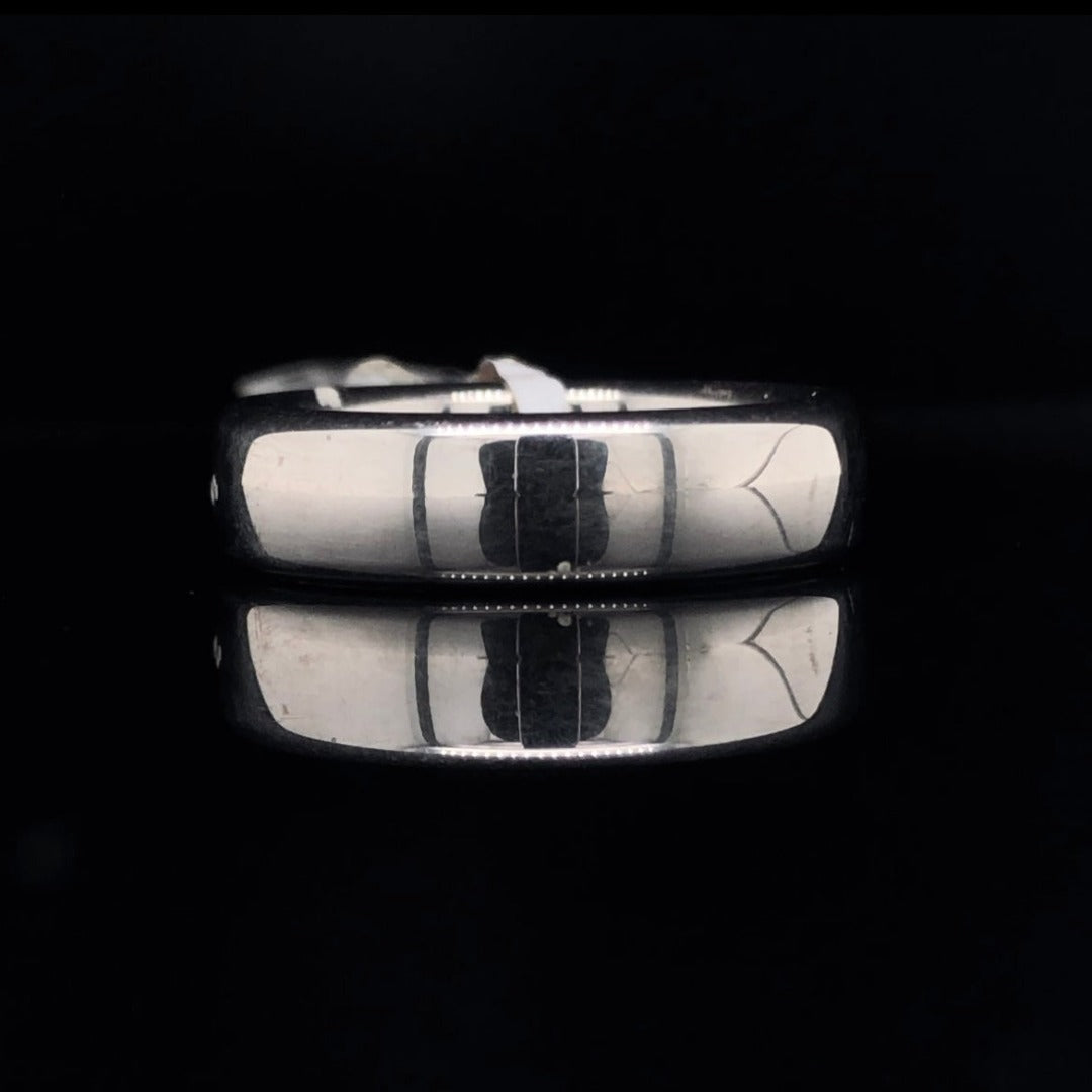 14 kt white gold wedding band