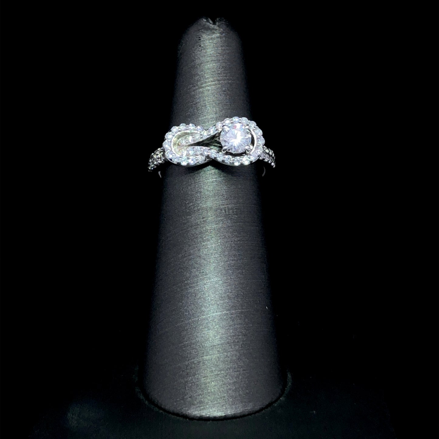 151686 - .70 ctw diamond ring
