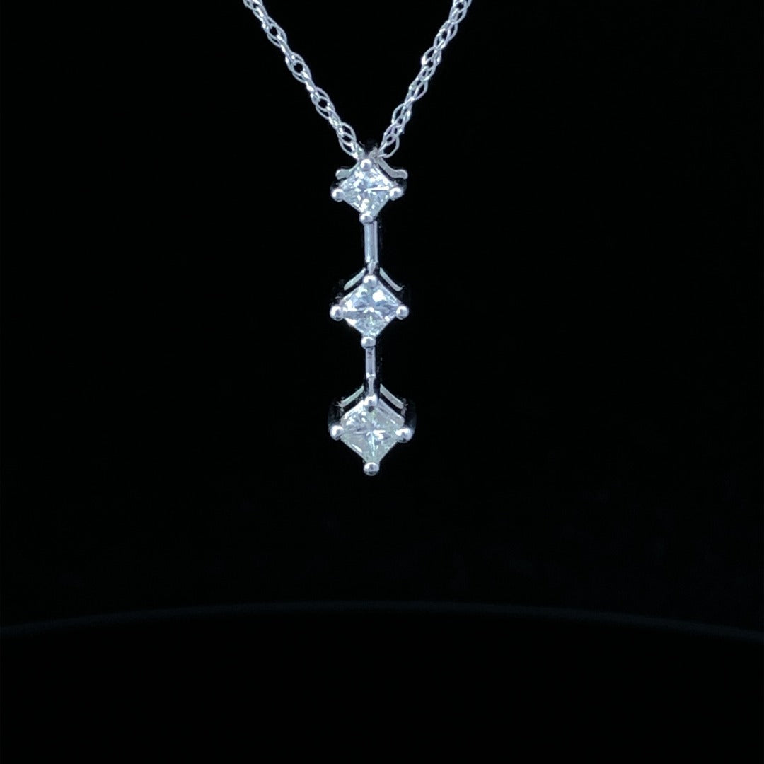 138851 - .28 ctw diamond pendant