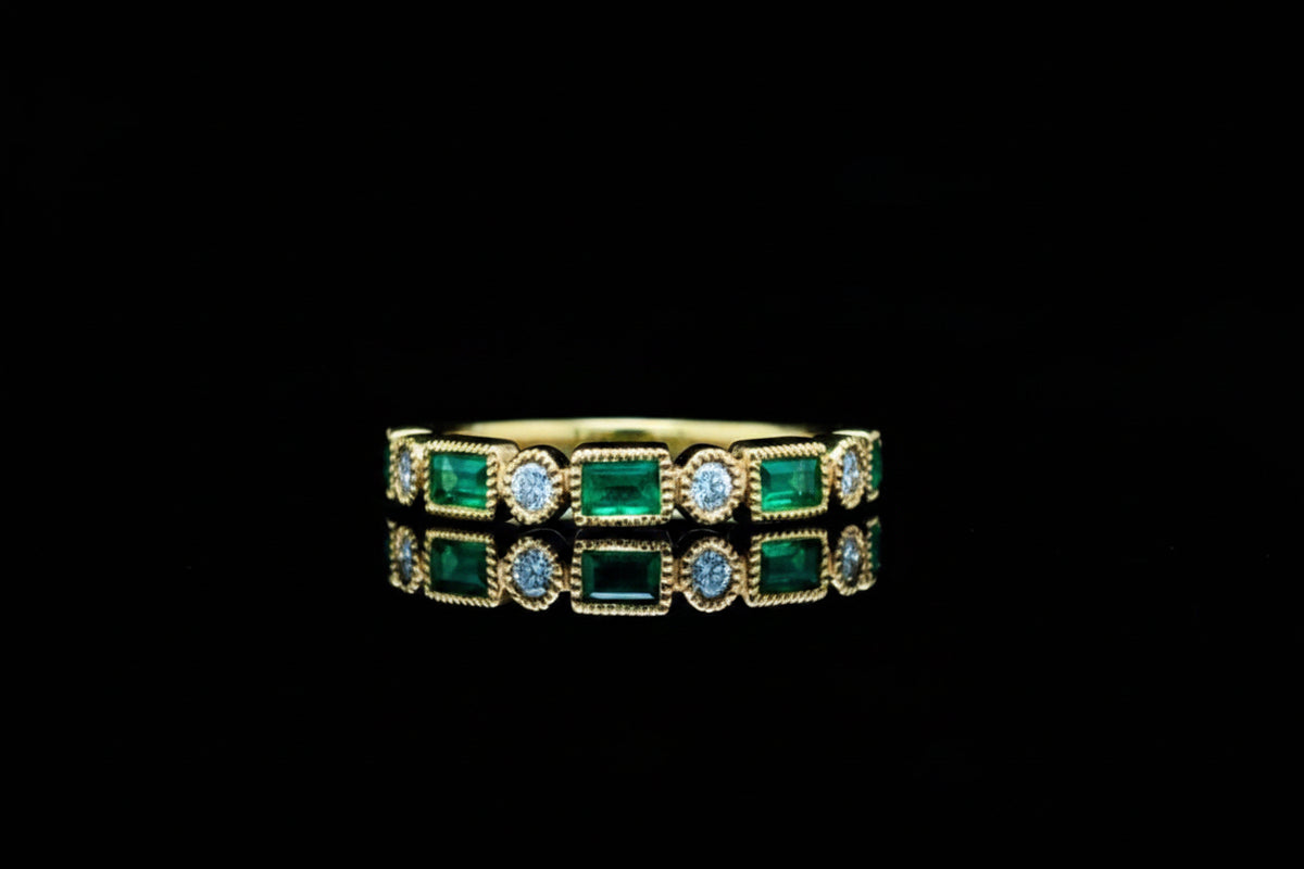 157642 - .38 ctw emerald and diamond band