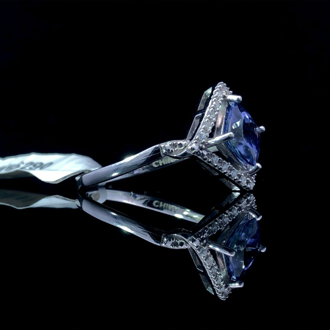 156290 - 1.75 ctw tanzanite and diamond ring
