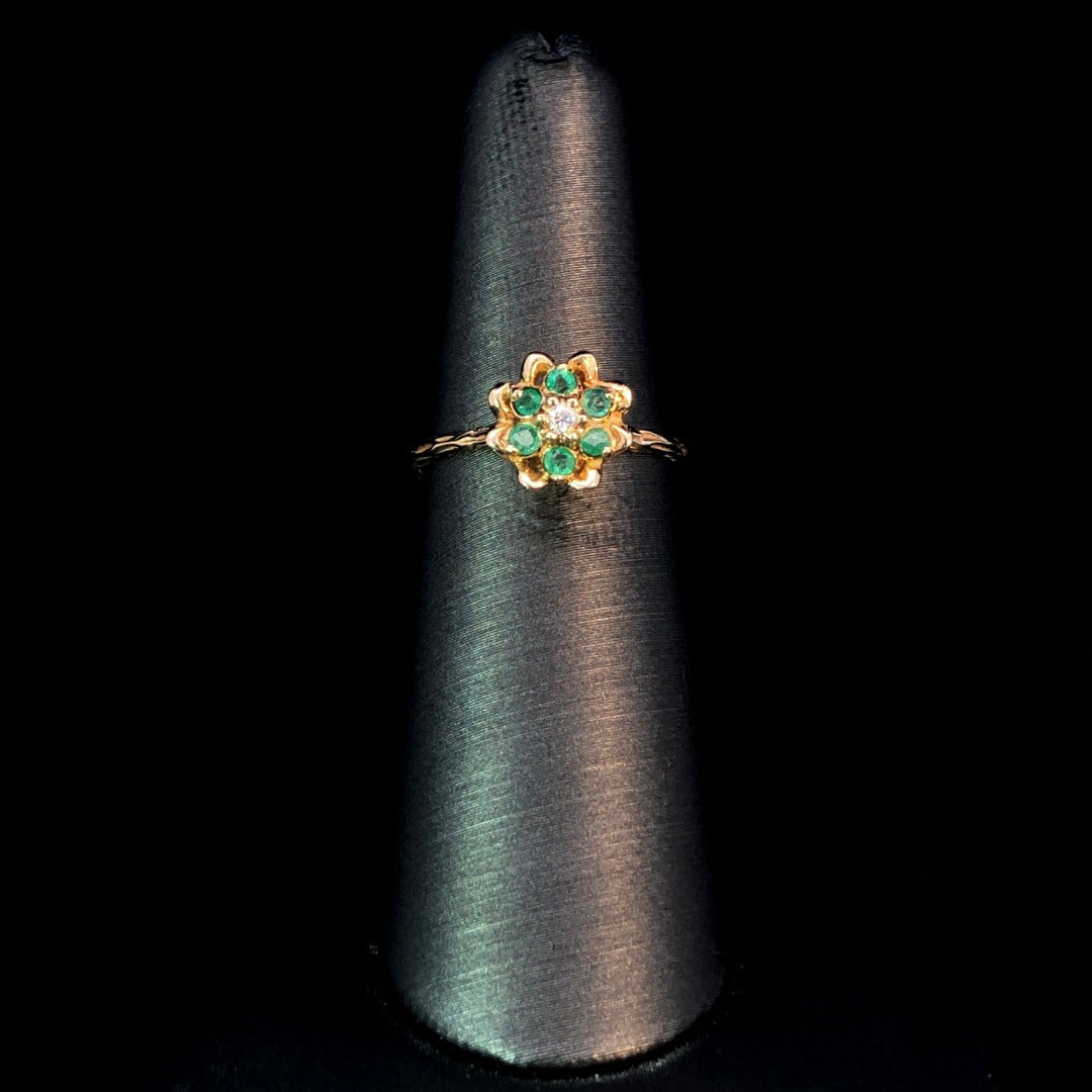 103292 - Emerald and diamond ring