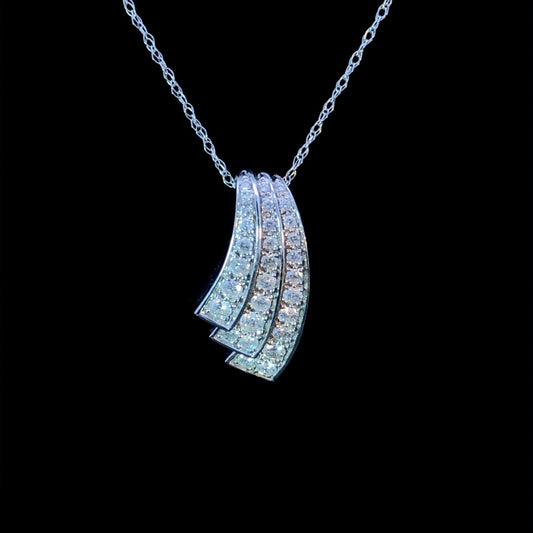 .46 ctw diamond pendant