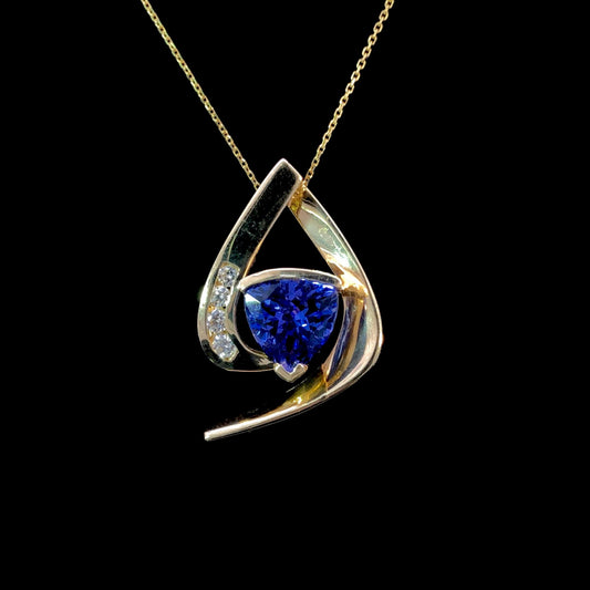 166988 - Tanzanite and diamond pendant