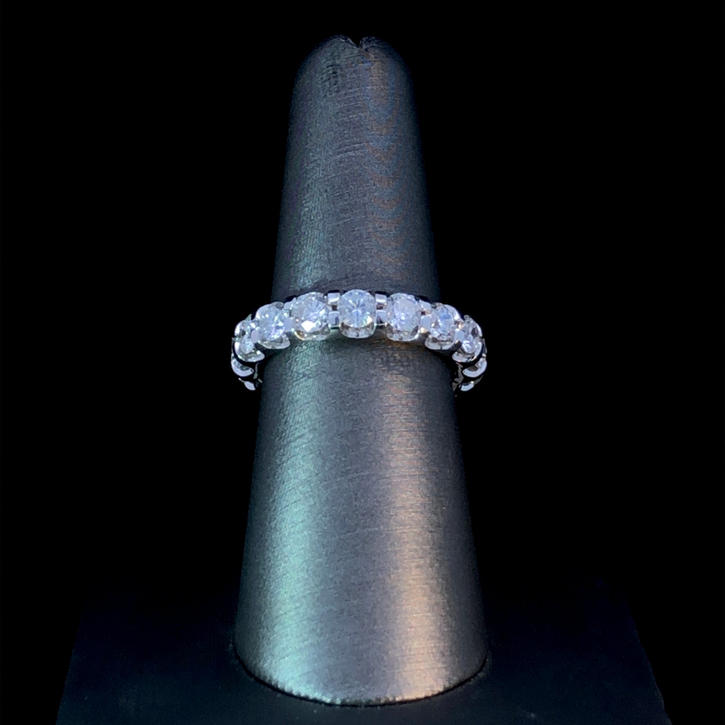 160169 - 2.80 ctw diamond band
