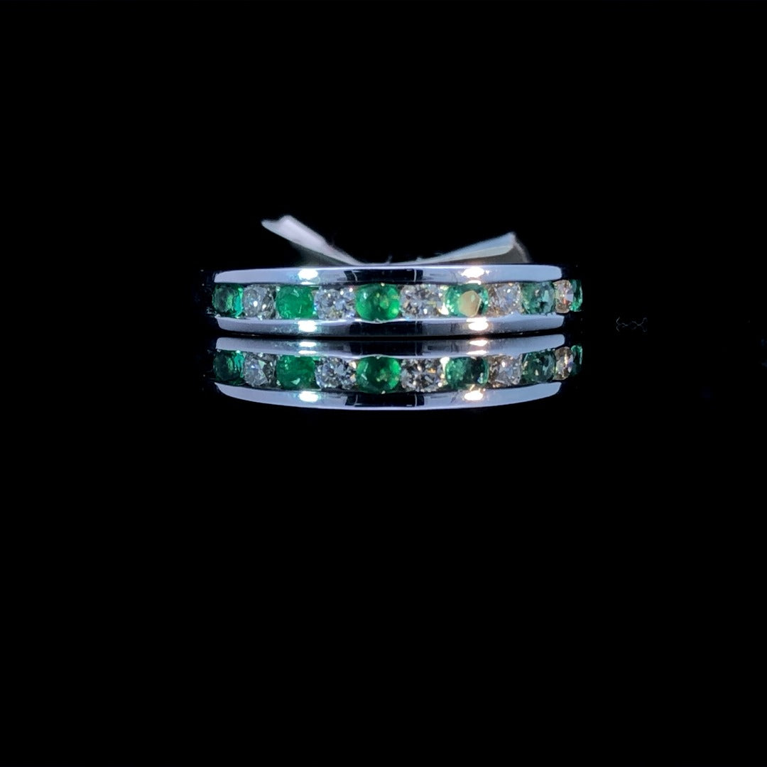161811 - .38 ctw emerald and diamond ring