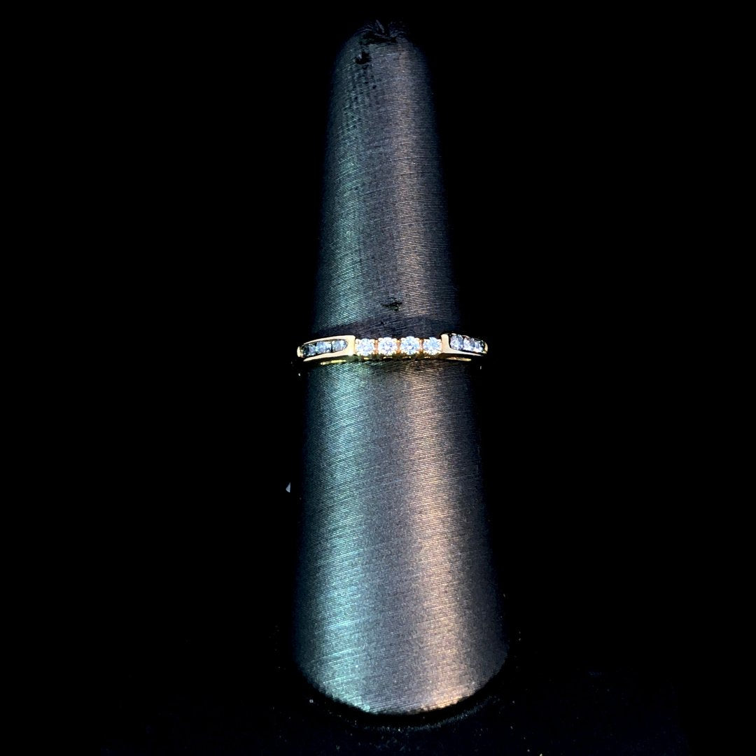162074 - .21 ctw diamond band