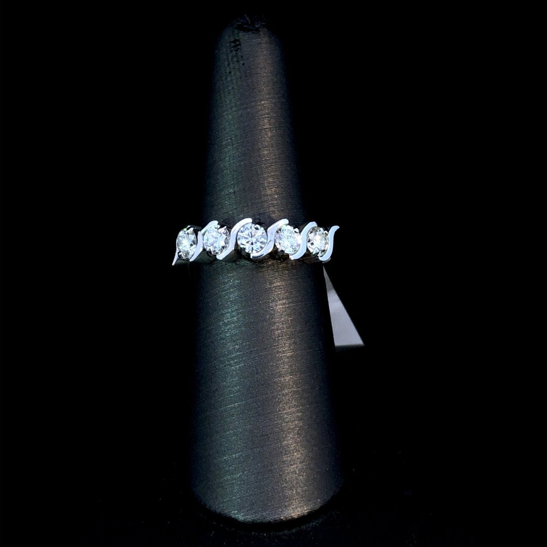 163154 - .93 ctw diamond band