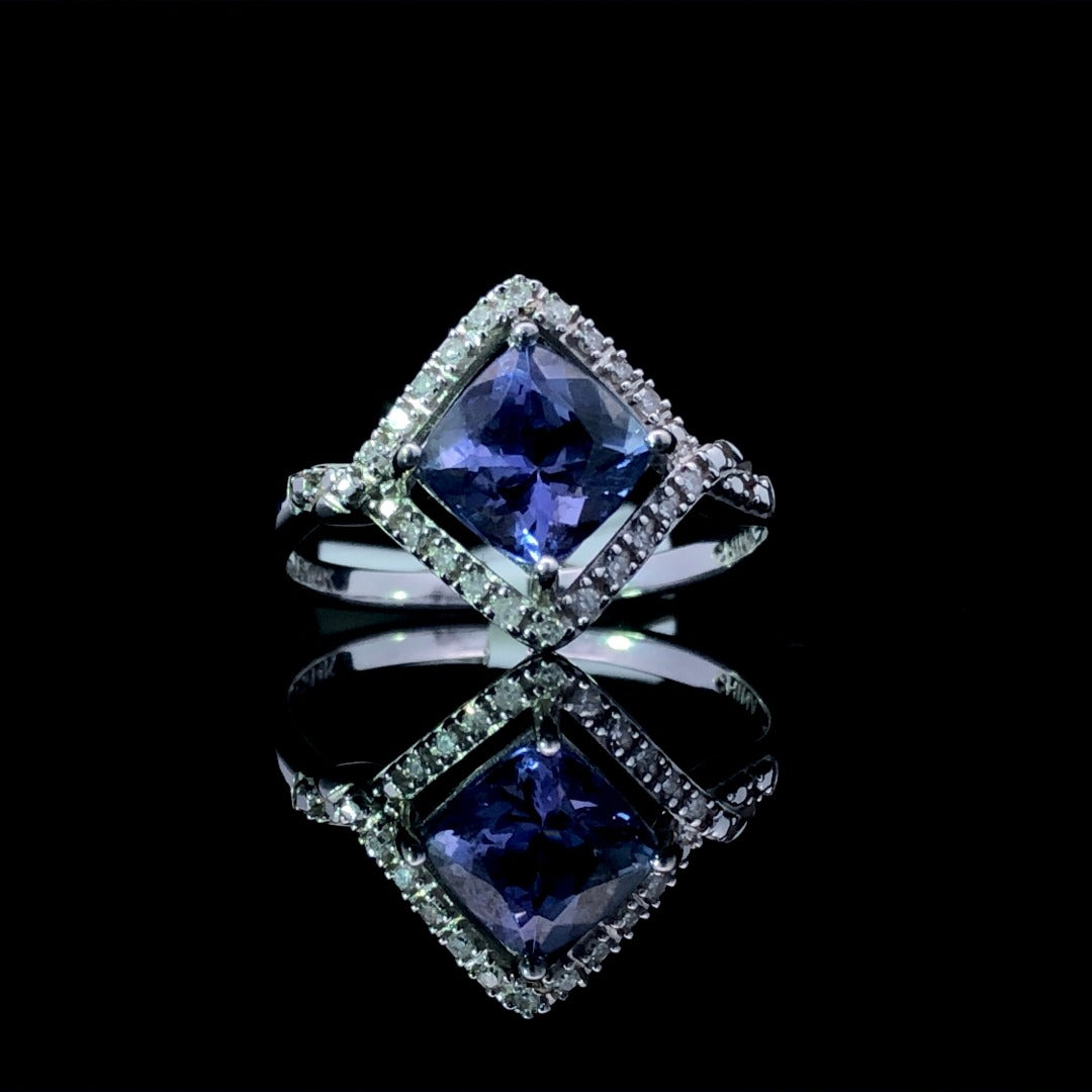 156290 - 1.75 ctw tanzanite and diamond ring
