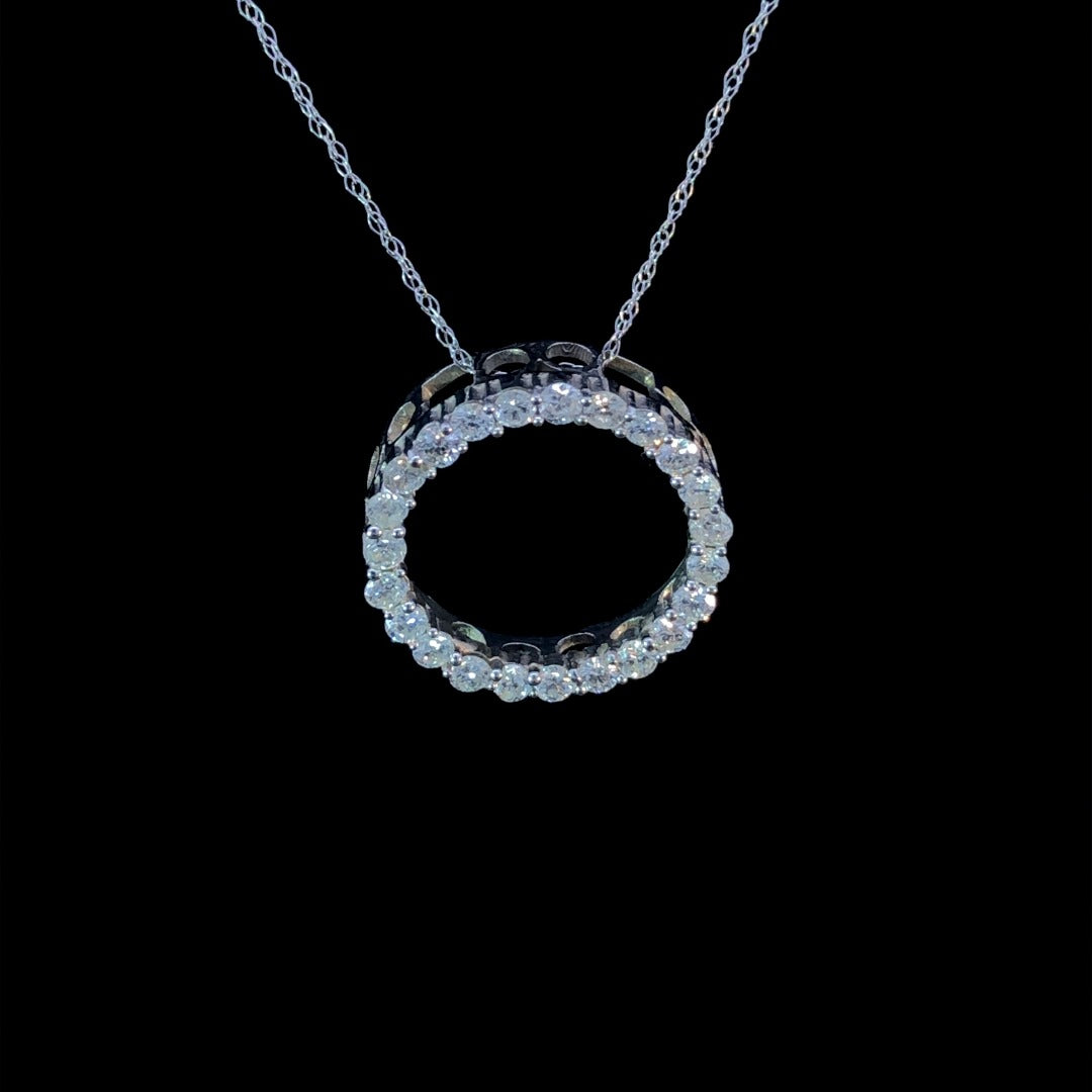 1.04 ctw diamond pendant