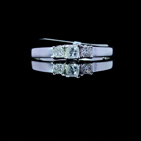 143168 - .28 ctw diamond ring