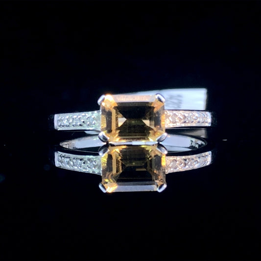 142031 - Citrine and diamond ring