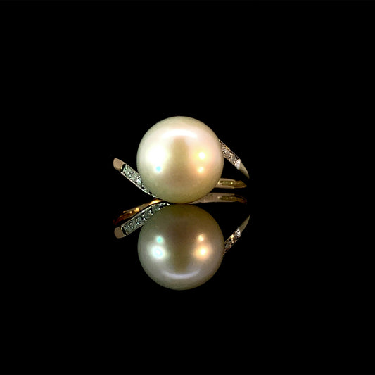 163633 - Pearl and diamond ring