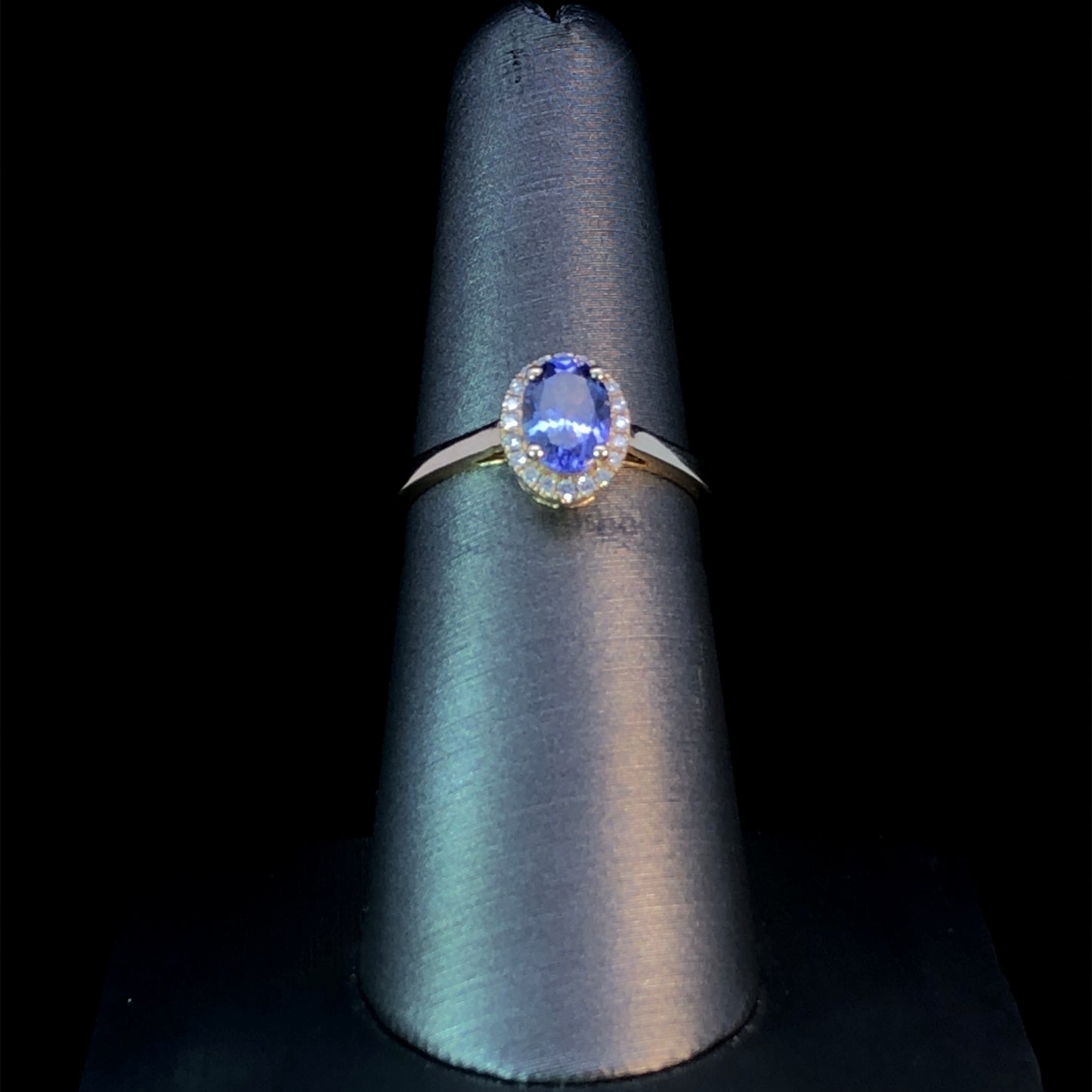 161830 - Tanzanite and diamond ring
