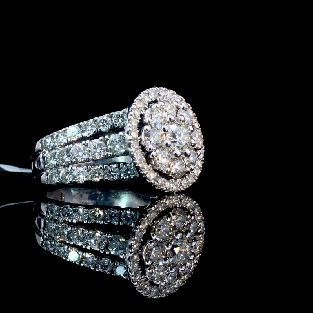 158899 - 3.00 ctw diamond cluster ring