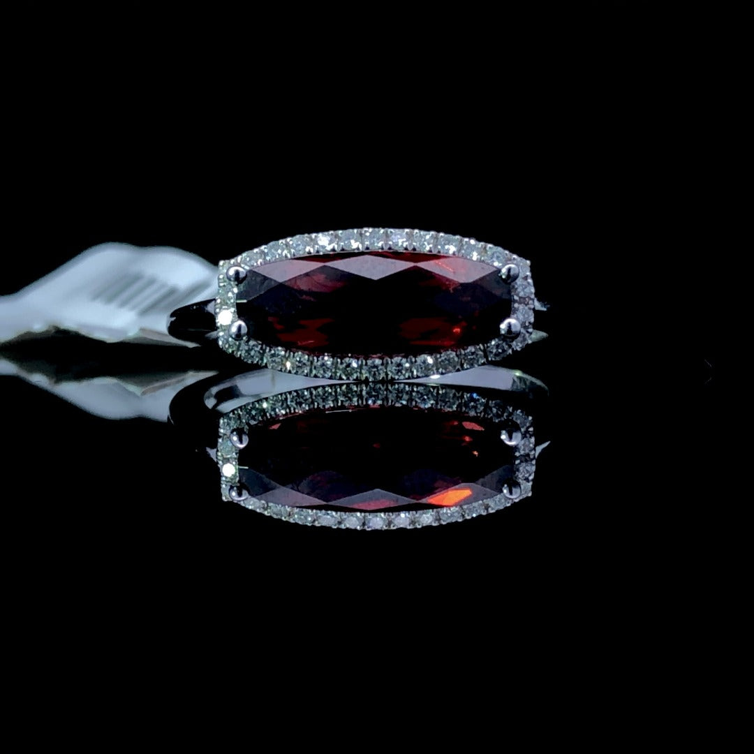 157690 - 2.28 ct garnet and diamond ring