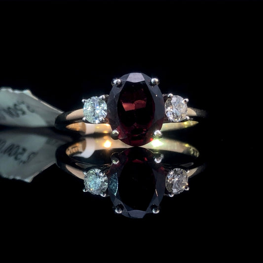 139289 - .28 ctw Garnet and diamond ring