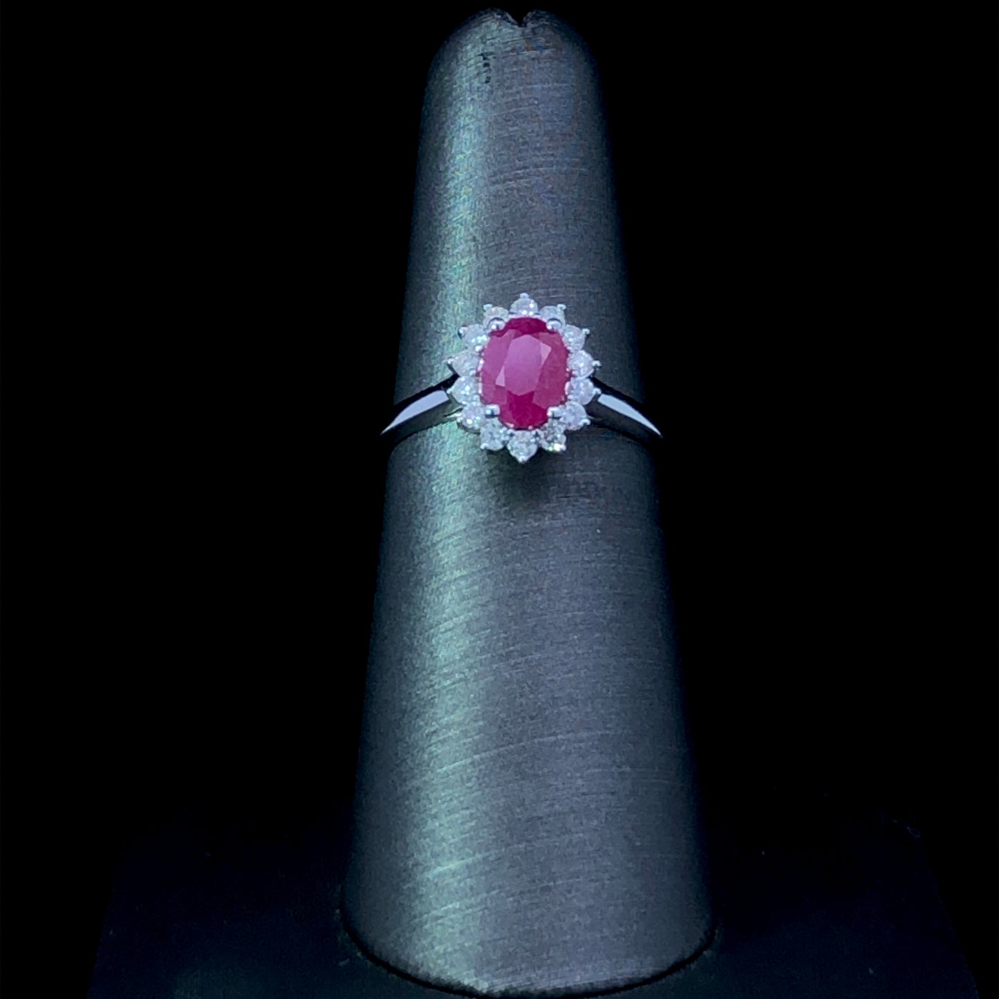 159927 - Ruby and diamond ring