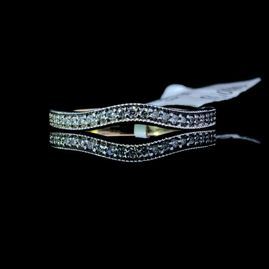 159044 - .17 ctw diamond band