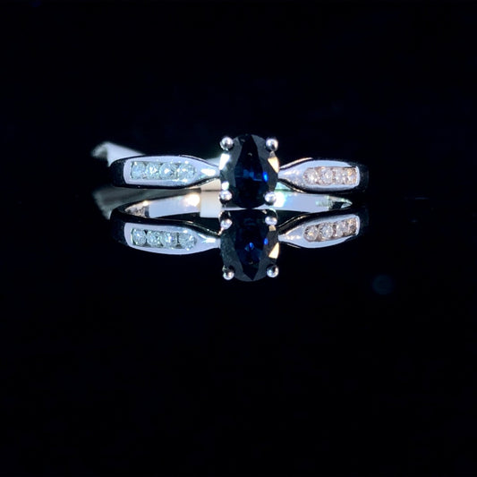 141358 - Sapphire and diamond ring