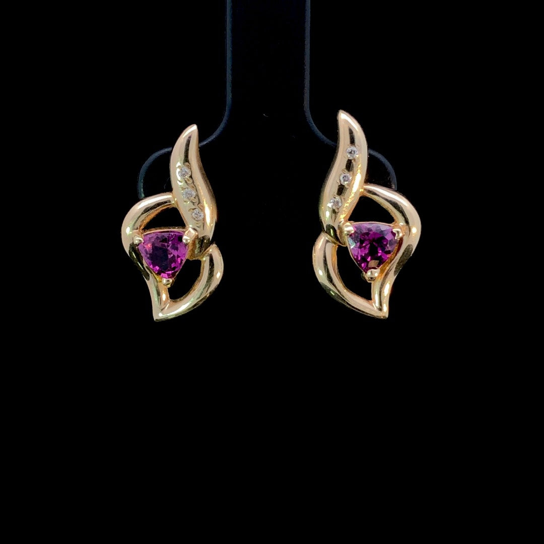 105943 - .15 ctw diamond and garnet earrings