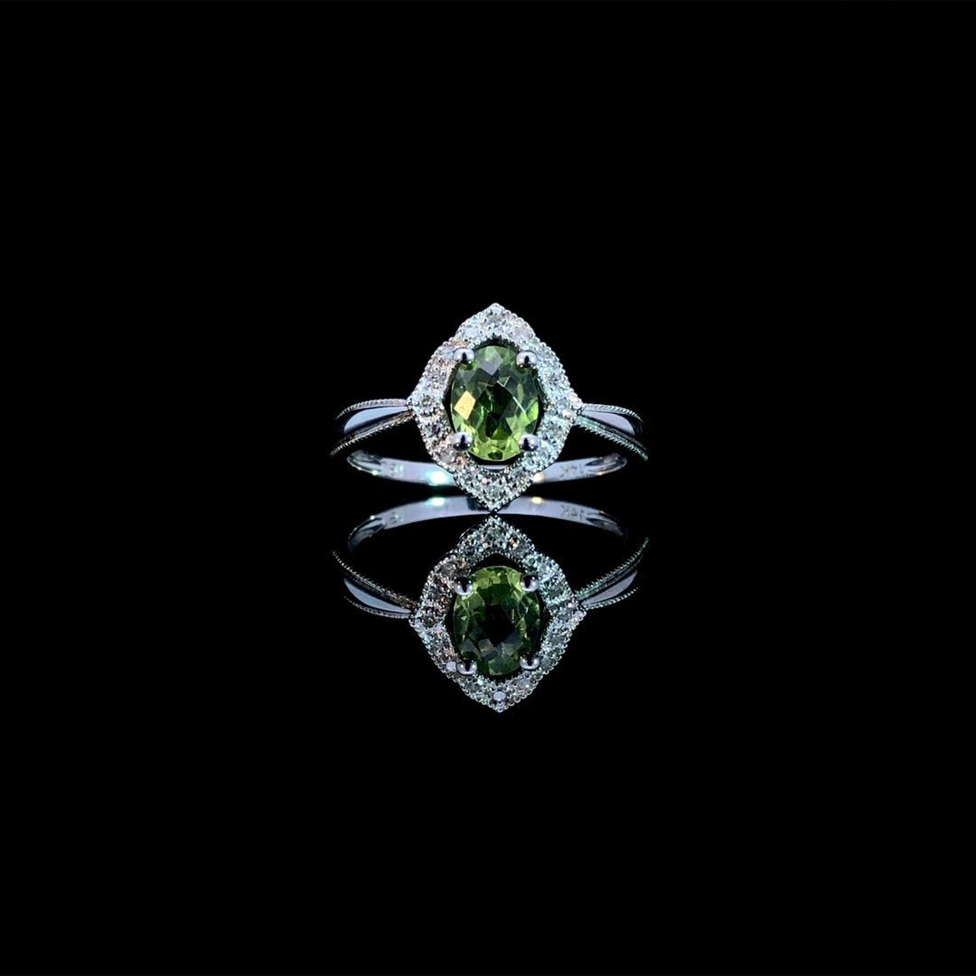 164022 - .85 ctw peridot and diamond ring