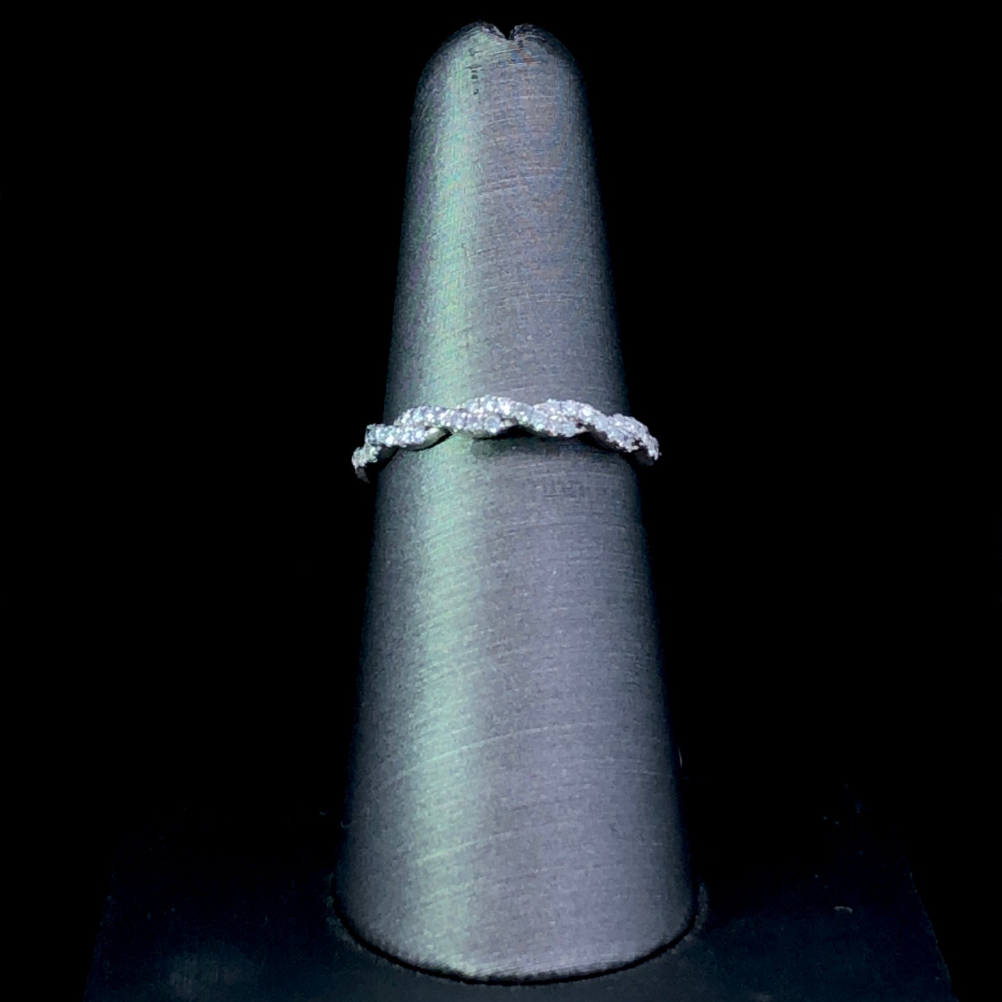 153690 - -.20 ctw diamond band